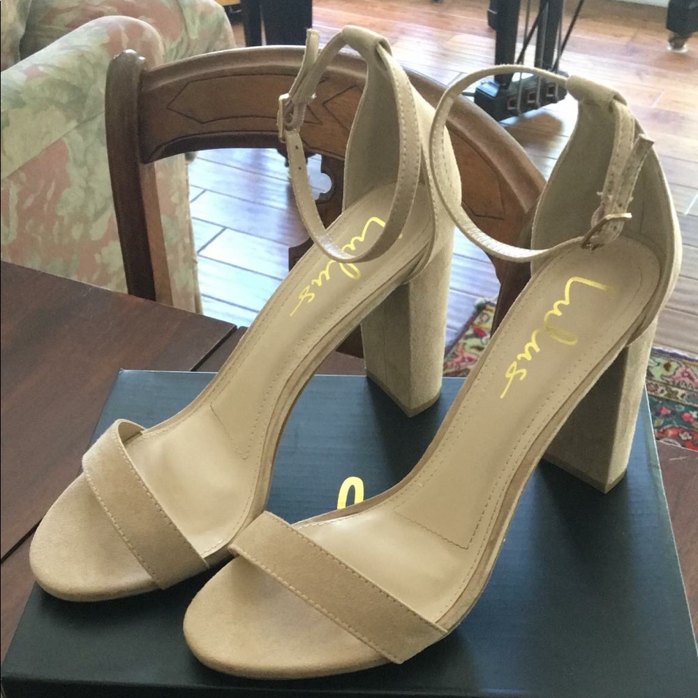 Brand new Lulu’s heels